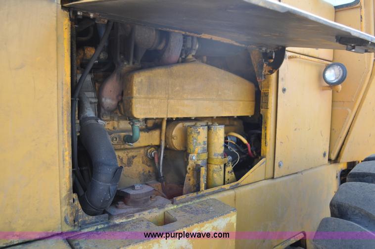 image for item G6456 1983 John Deere 644C loader