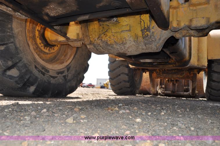 image for item G6456 1983 John Deere 644C loader