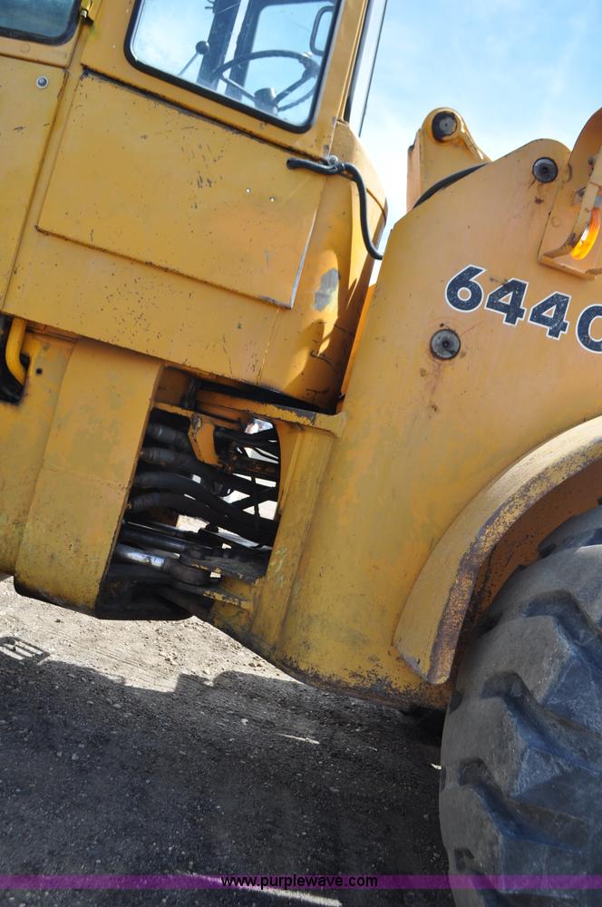 image for item G6456 1983 John Deere 644C loader