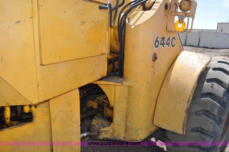 image for item G6456 1983 John Deere 644C loader
