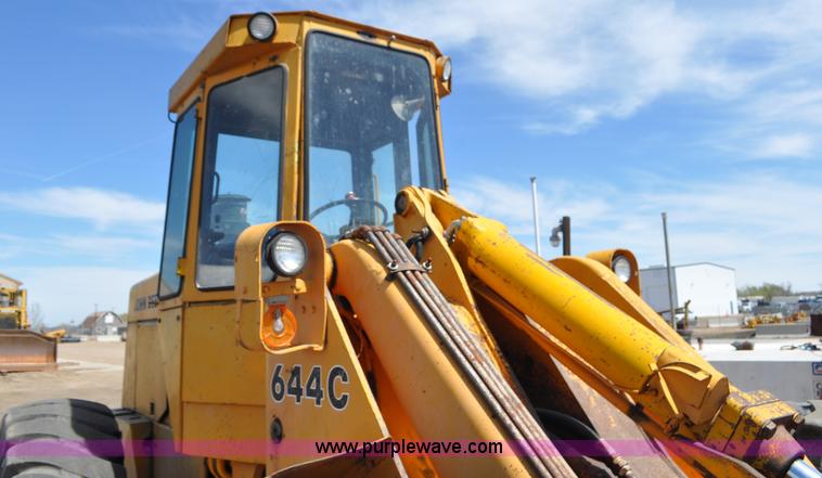 image for item G6456 1983 John Deere 644C loader