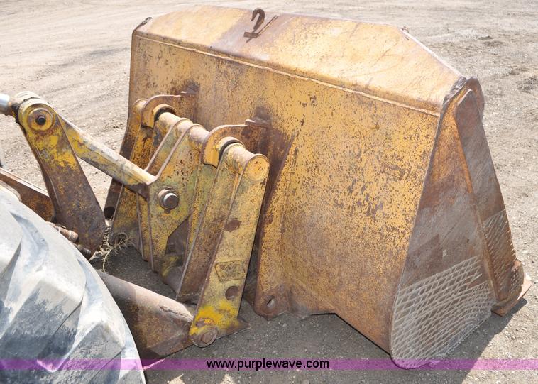 image for item G6456 1983 John Deere 644C loader