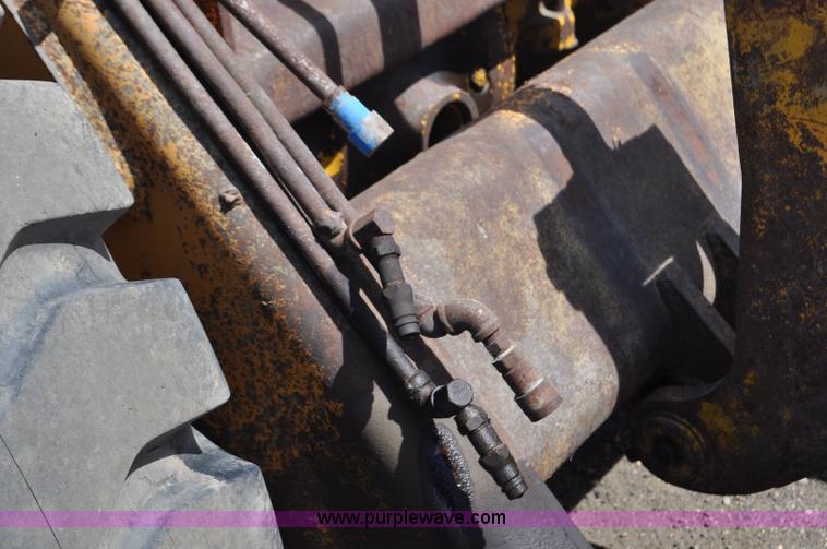 image for item G6456 1983 John Deere 644C loader