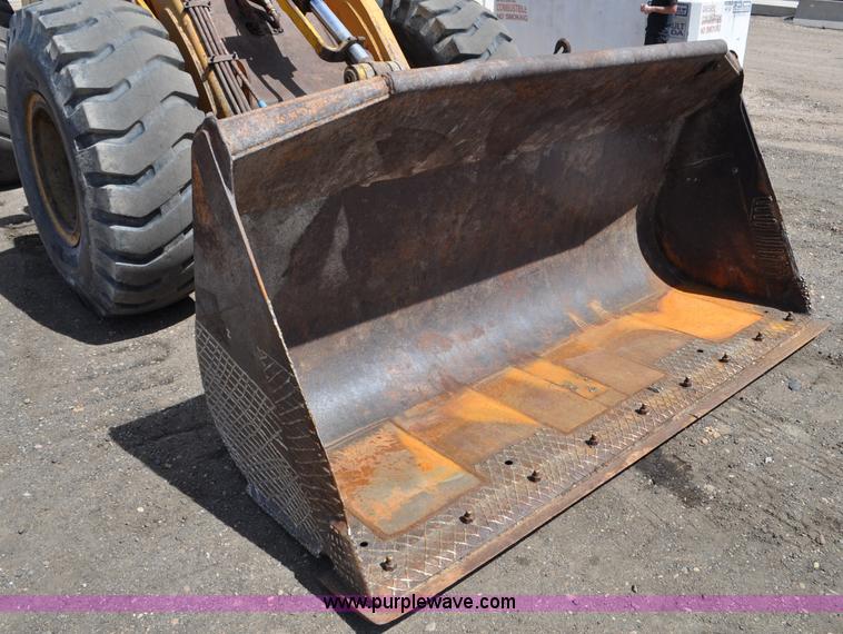 image for item G6456 1983 John Deere 644C loader