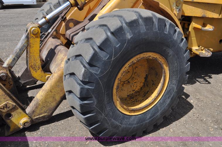 image for item G6456 1983 John Deere 644C loader