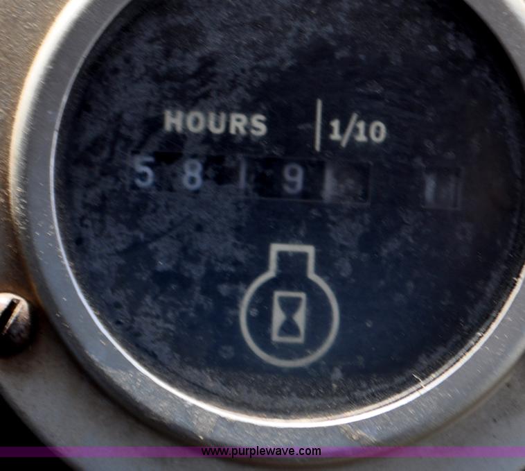 image for item G6456 1983 John Deere 644C loader