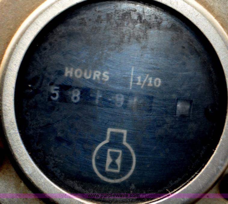 image for item G6456 1983 John Deere 644C loader