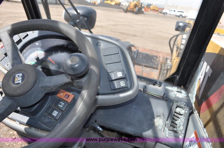 image for item G6458 2007 Caterpillar TH330B telehandler