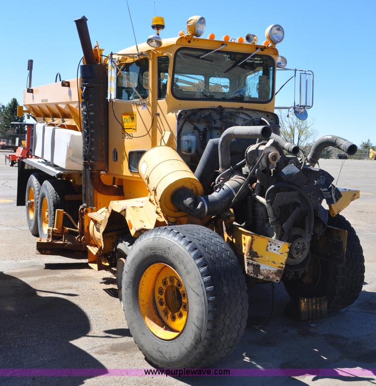 image for item G6465 1990 Oshkosh PA-2526-1 plow/spreader truck