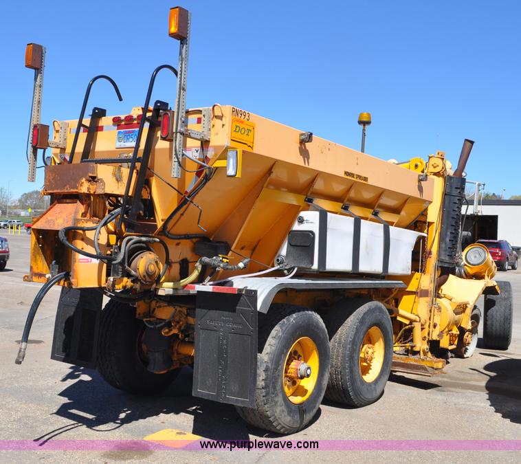 image for item G6465 1990 Oshkosh PA-2526-1 plow/spreader truck