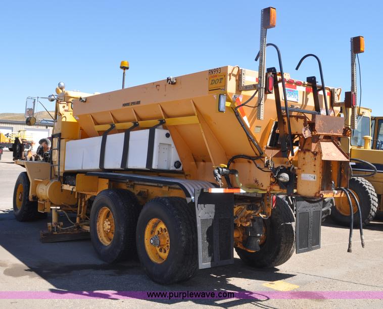 image for item G6465 1990 Oshkosh PA-2526-1 plow/spreader truck