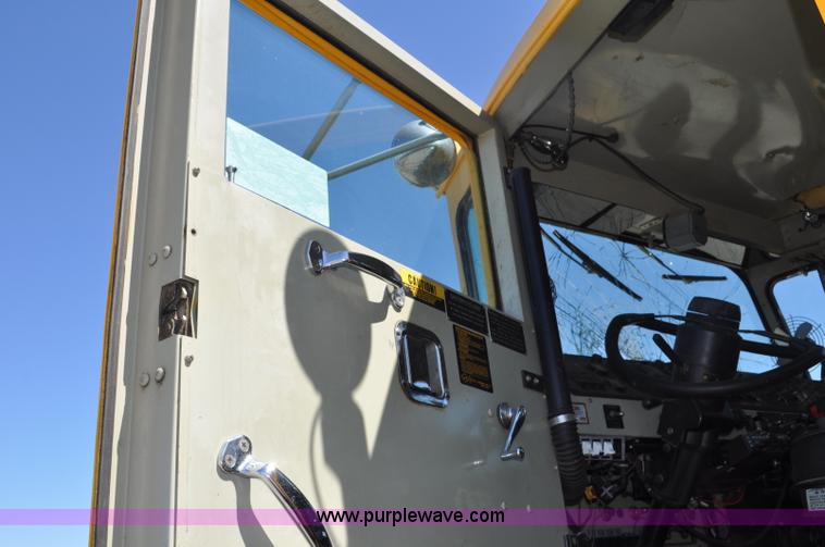 image for item G6465 1990 Oshkosh PA-2526-1 plow/spreader truck