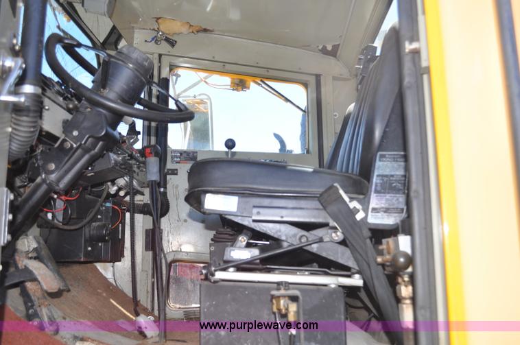 image for item G6465 1990 Oshkosh PA-2526-1 plow/spreader truck
