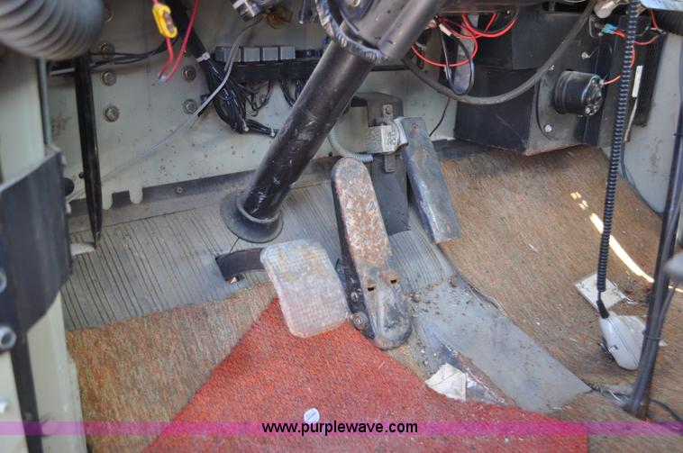 image for item G6465 1990 Oshkosh PA-2526-1 plow/spreader truck
