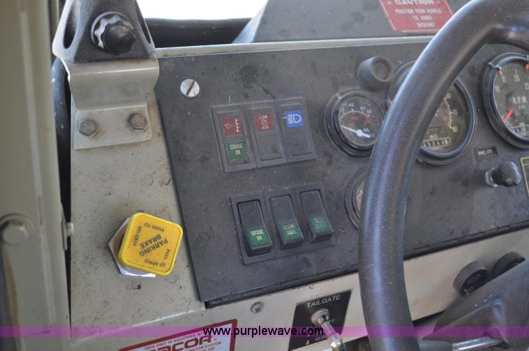 image for item G6465 1990 Oshkosh PA-2526-1 plow/spreader truck