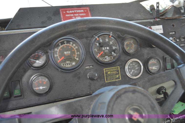image for item G6465 1990 Oshkosh PA-2526-1 plow/spreader truck