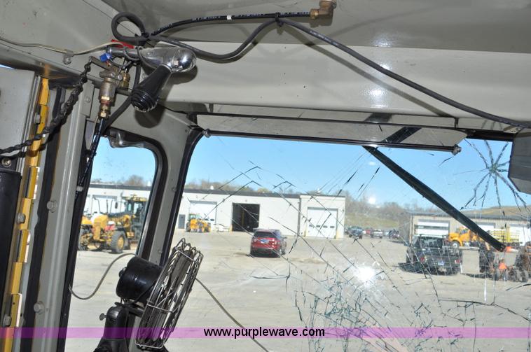 image for item G6465 1990 Oshkosh PA-2526-1 plow/spreader truck
