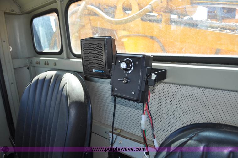 image for item G6465 1990 Oshkosh PA-2526-1 plow/spreader truck