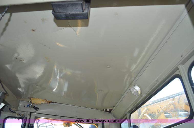 image for item G6465 1990 Oshkosh PA-2526-1 plow/spreader truck