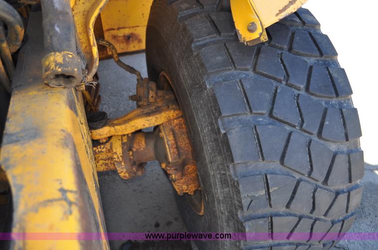 image for item G6465 1990 Oshkosh PA-2526-1 plow/spreader truck