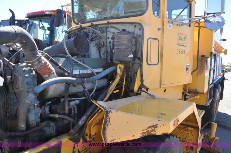 image for item G6465 1990 Oshkosh PA-2526-1 plow/spreader truck