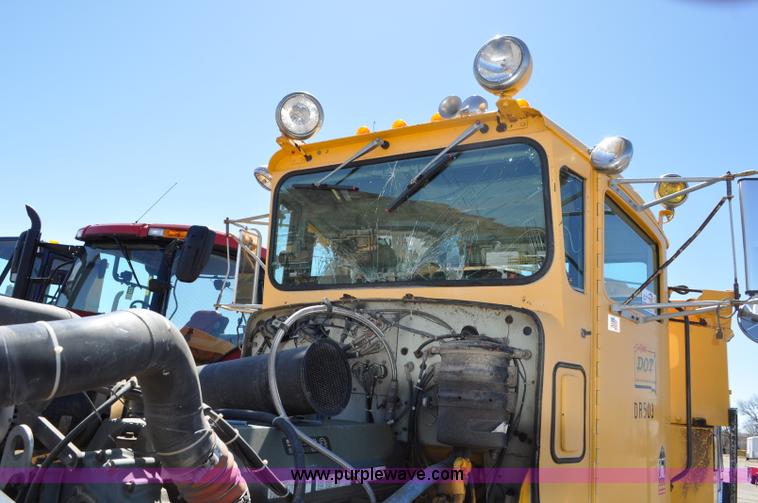 image for item G6465 1990 Oshkosh PA-2526-1 plow/spreader truck