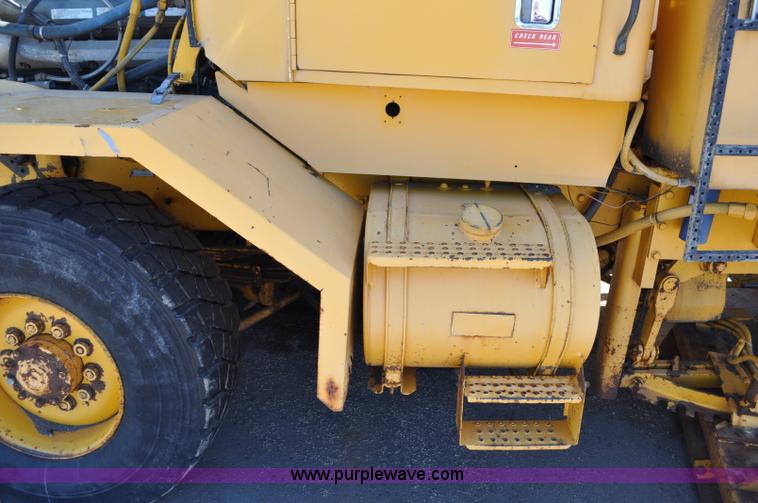 image for item G6465 1990 Oshkosh PA-2526-1 plow/spreader truck