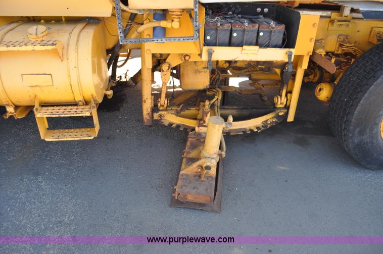 image for item G6465 1990 Oshkosh PA-2526-1 plow/spreader truck