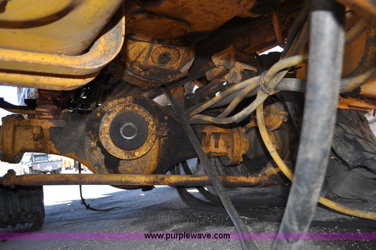 image for item G6465 1990 Oshkosh PA-2526-1 plow/spreader truck