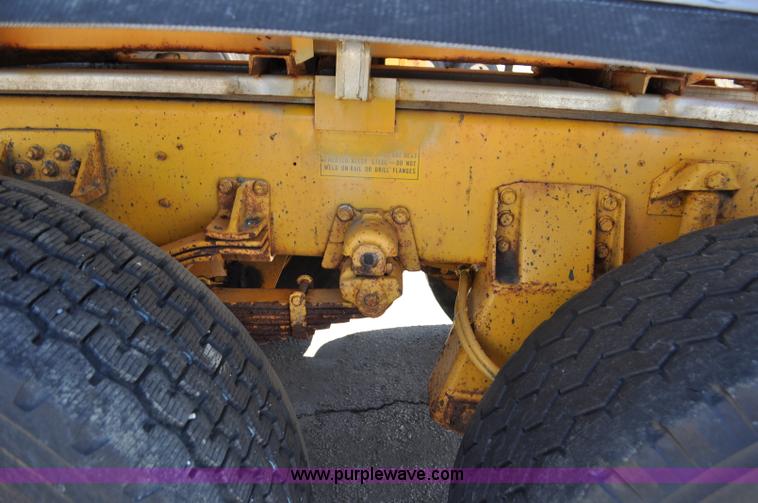 image for item G6465 1990 Oshkosh PA-2526-1 plow/spreader truck