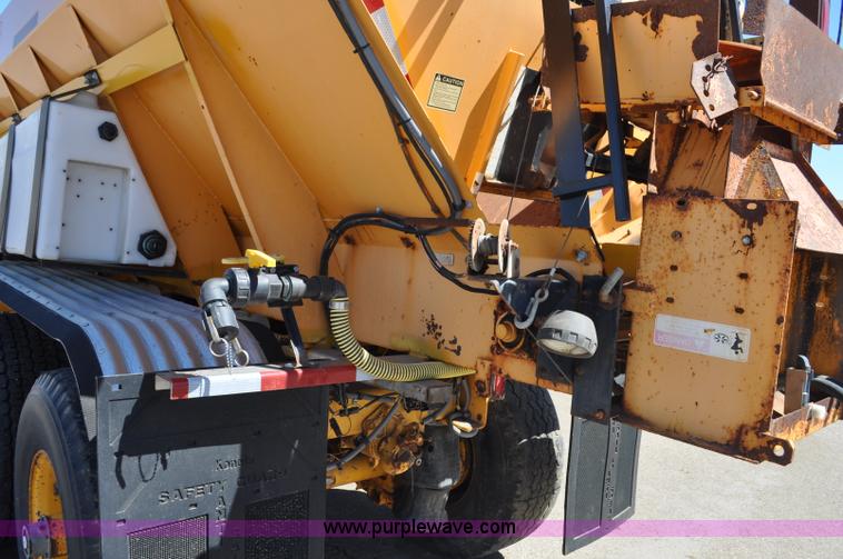 image for item G6465 1990 Oshkosh PA-2526-1 plow/spreader truck