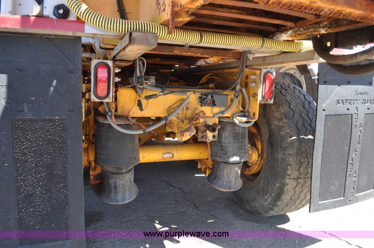 image for item G6465 1990 Oshkosh PA-2526-1 plow/spreader truck