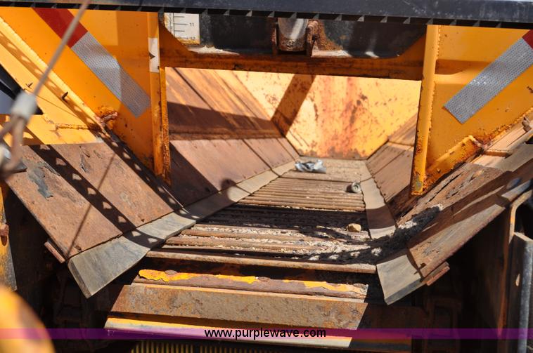 image for item G6465 1990 Oshkosh PA-2526-1 plow/spreader truck
