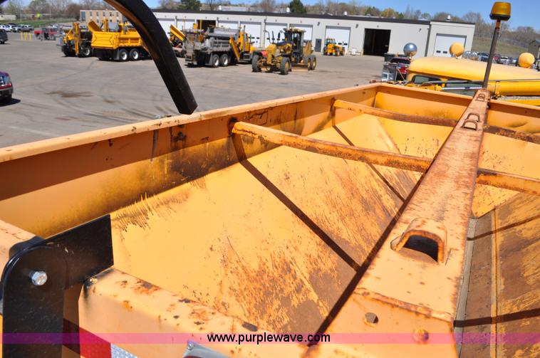 image for item G6465 1990 Oshkosh PA-2526-1 plow/spreader truck