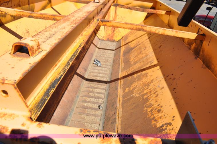 image for item G6465 1990 Oshkosh PA-2526-1 plow/spreader truck