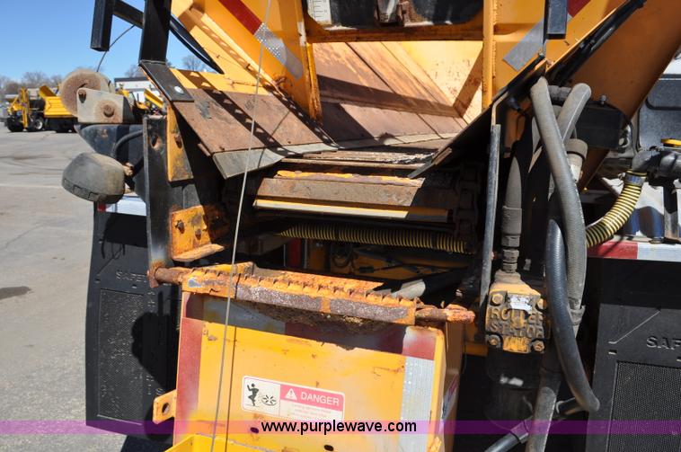 image for item G6465 1990 Oshkosh PA-2526-1 plow/spreader truck