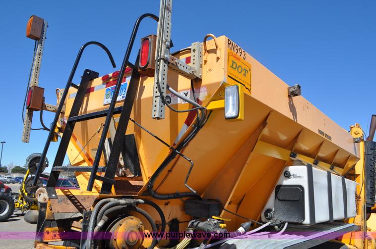 image for item G6465 1990 Oshkosh PA-2526-1 plow/spreader truck
