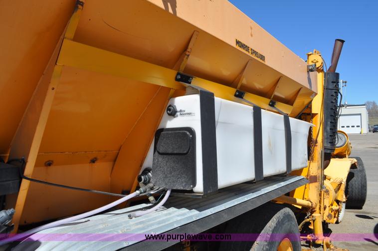 image for item G6465 1990 Oshkosh PA-2526-1 plow/spreader truck