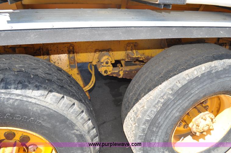 image for item G6465 1990 Oshkosh PA-2526-1 plow/spreader truck