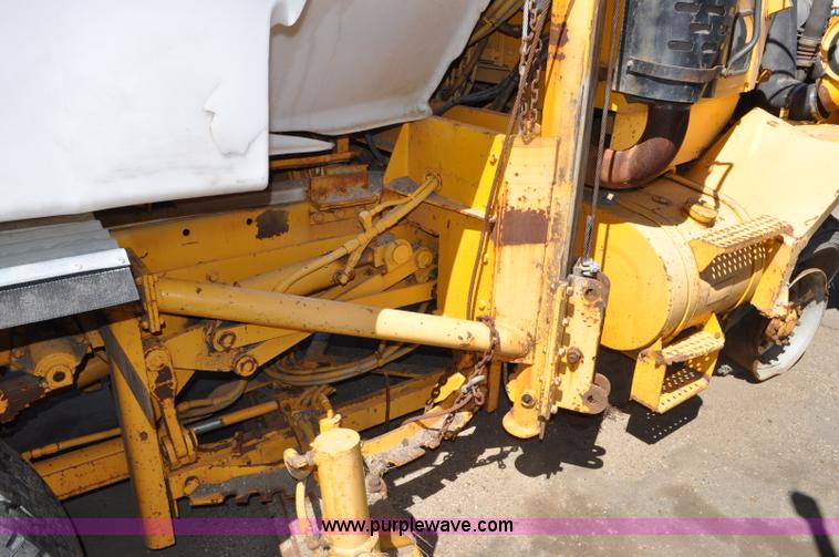 image for item G6465 1990 Oshkosh PA-2526-1 plow/spreader truck