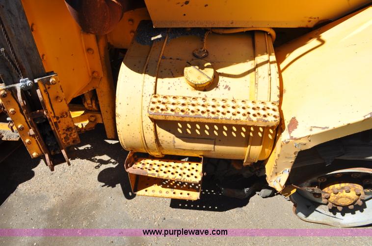 image for item G6465 1990 Oshkosh PA-2526-1 plow/spreader truck