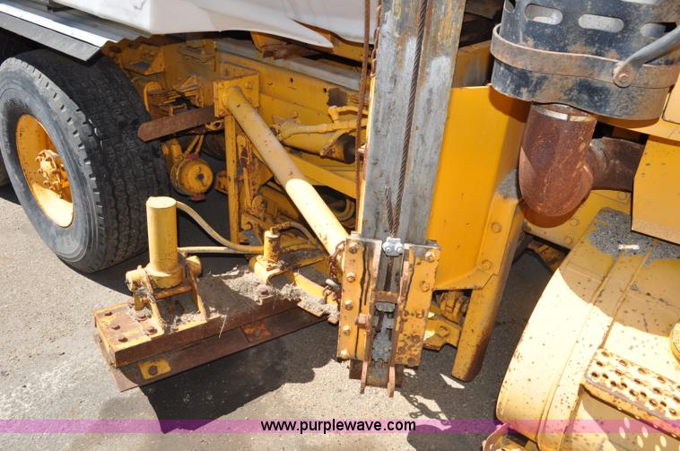 image for item G6465 1990 Oshkosh PA-2526-1 plow/spreader truck