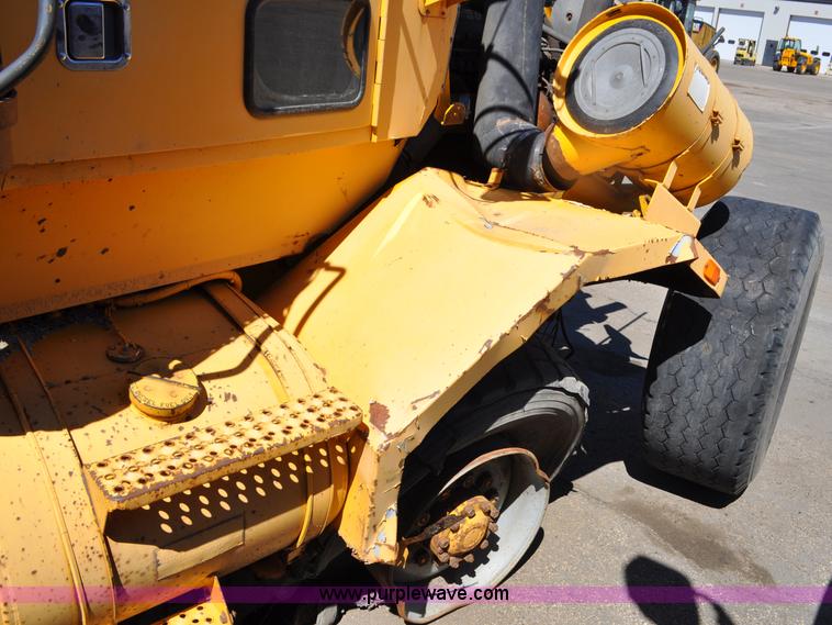 image for item G6465 1990 Oshkosh PA-2526-1 plow/spreader truck