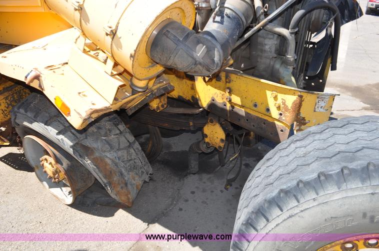 image for item G6465 1990 Oshkosh PA-2526-1 plow/spreader truck