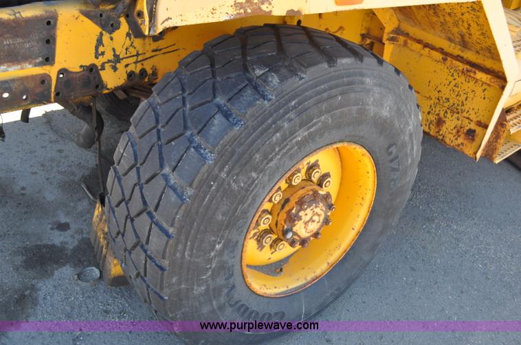 image for item G6465 1990 Oshkosh PA-2526-1 plow/spreader truck
