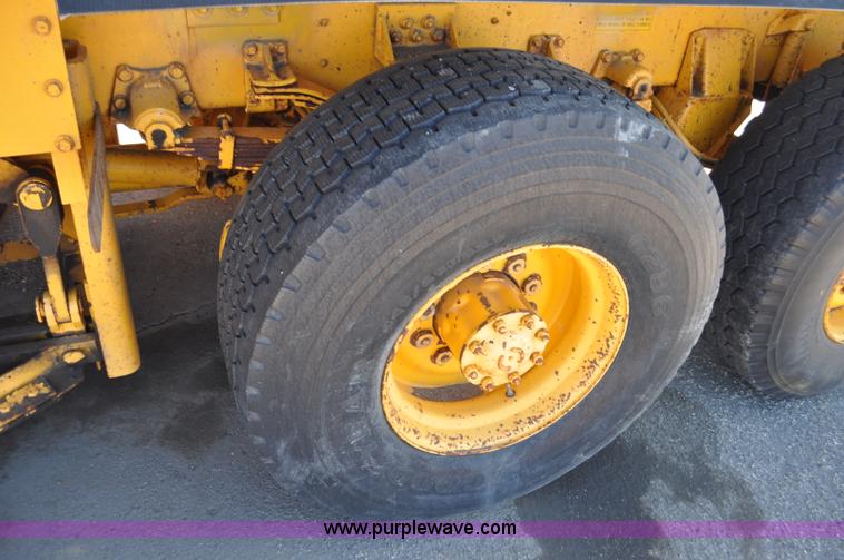 image for item G6465 1990 Oshkosh PA-2526-1 plow/spreader truck