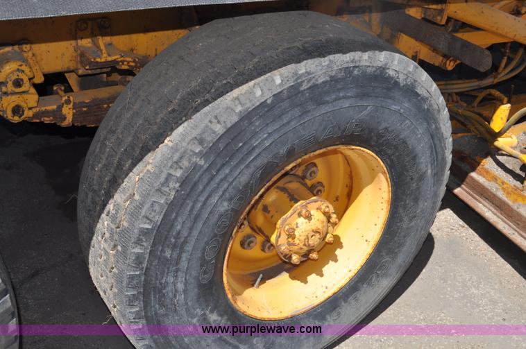 image for item G6465 1990 Oshkosh PA-2526-1 plow/spreader truck