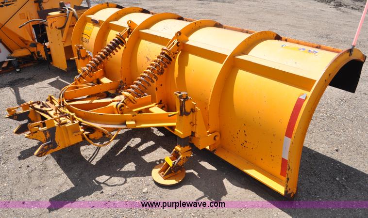 image for item G6467 2001 Henke 45R12 snow plow blade
