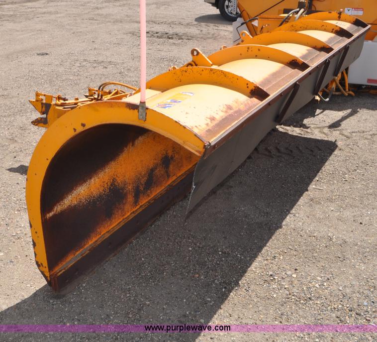 image for item G6467 2001 Henke 45R12 snow plow blade