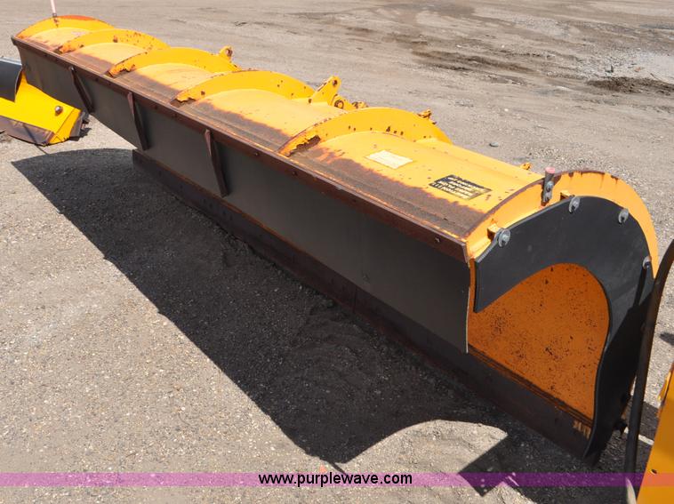 image for item G6467 2001 Henke 45R12 snow plow blade